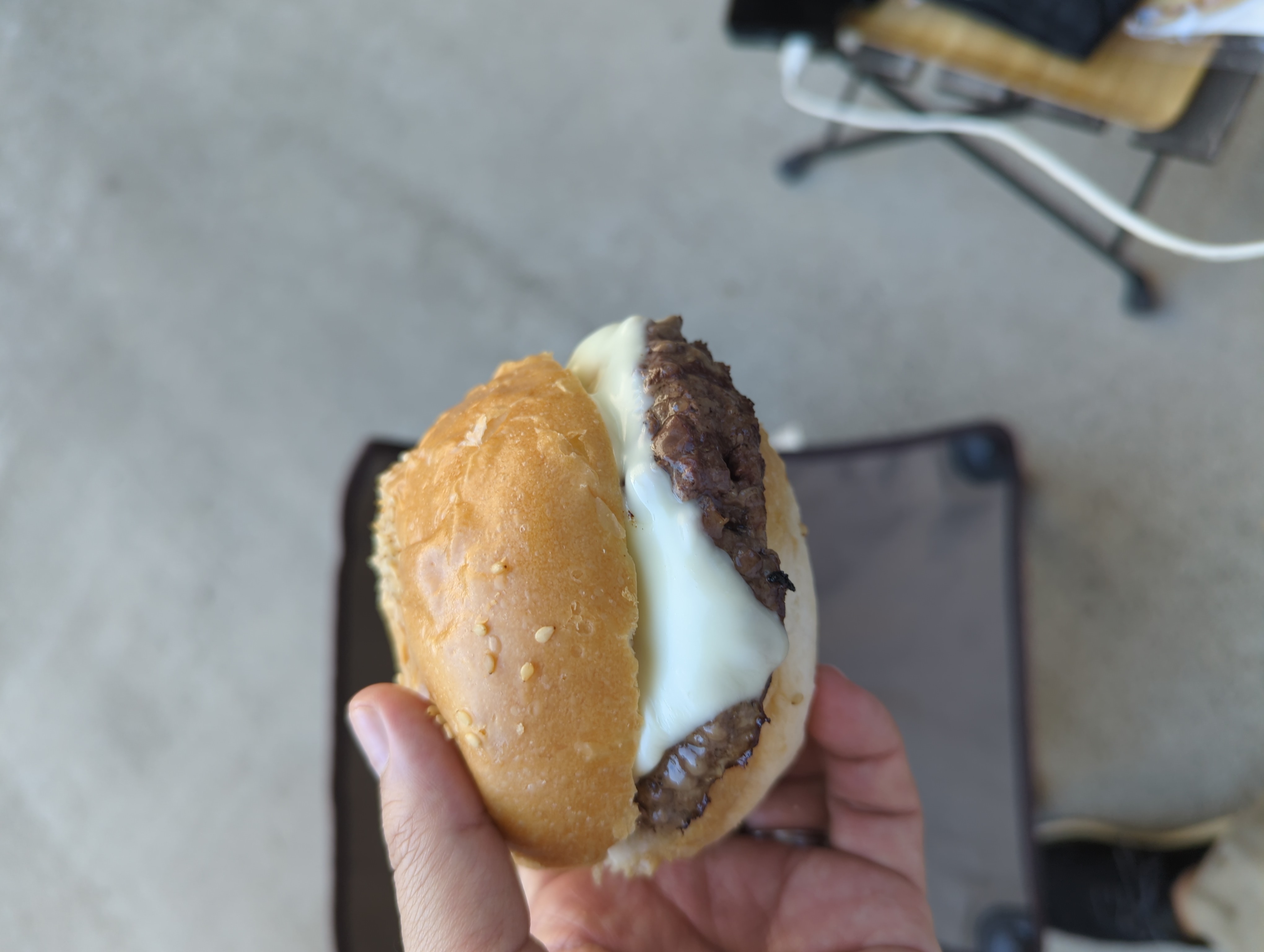 アンガスビーフチーズバーガー