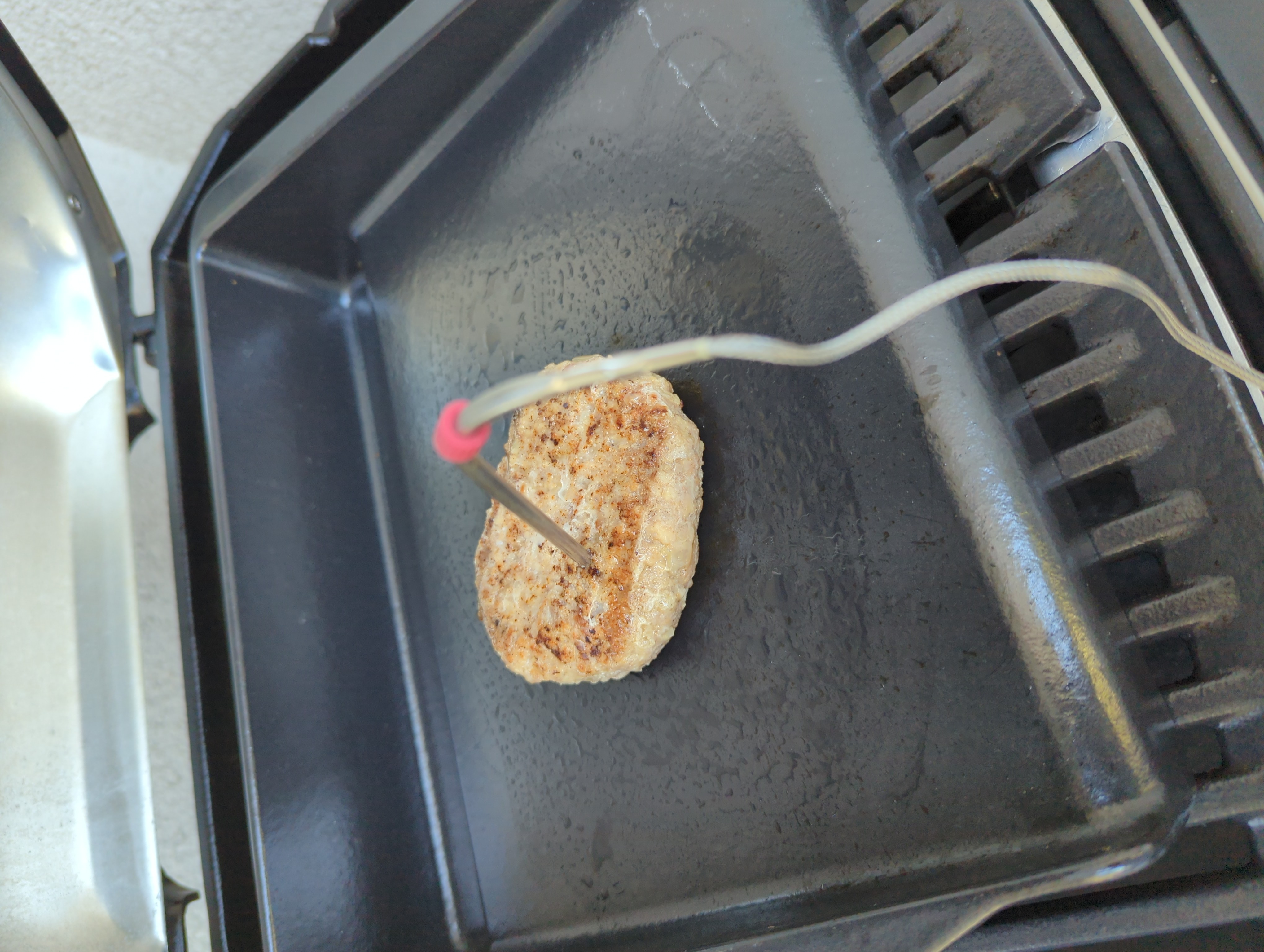C: Weber PULSE でパティ焼き中